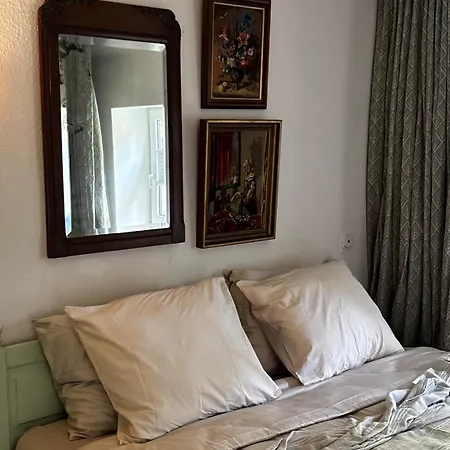 Apartman 't Erfhuisje With A Terrace And Free Parking